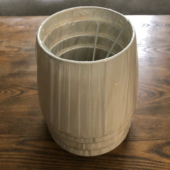 Lampshades Small  White Quantity Four NWOT - Picture 1 of 9